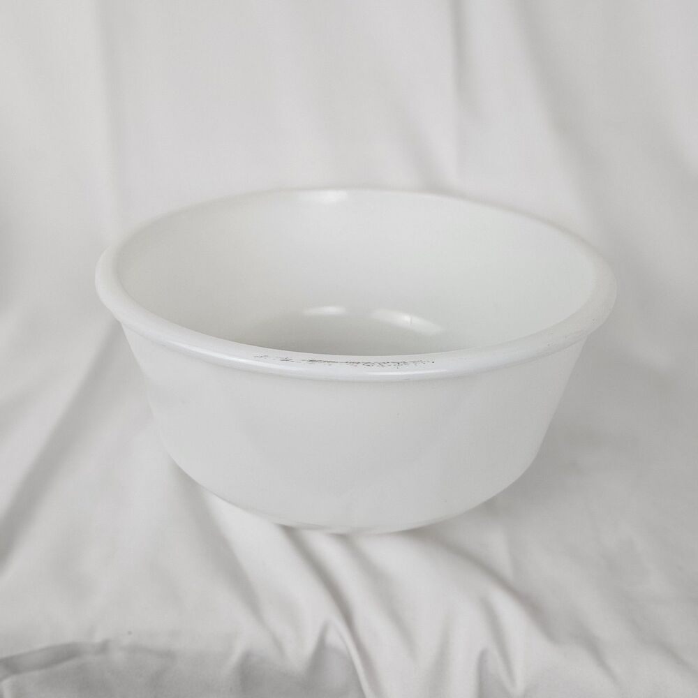 Vintage Milk Glass Mixer Mixing Bowl Unbranded  8 1/2" Diameter